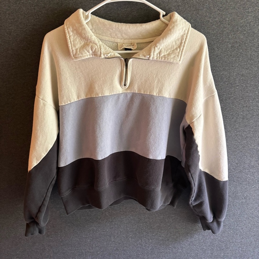 Women’s Universal Thread size L / Large Pullover - Picture 2 of 7